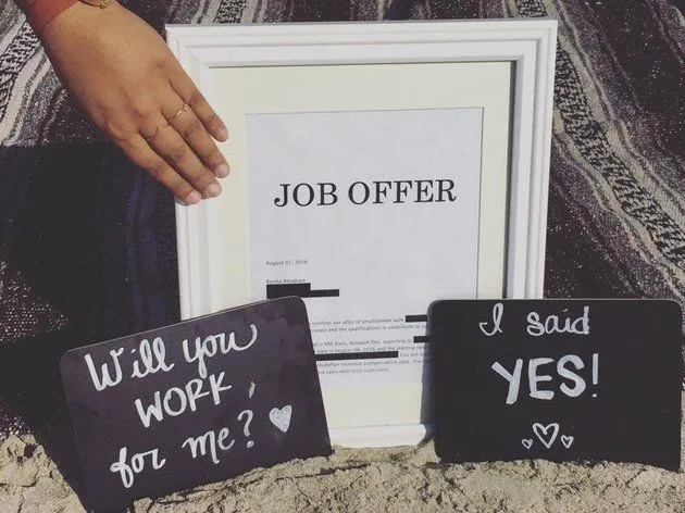 Sekalinya Dapat Kerja Pasca 7 Bulan Menganggur, Wanita Ini Bikin Pemotretan Ala Prewedding 9