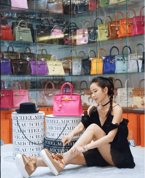 Jamie Chua, Sosialita Kelewat Kaya Bergaya Hidup Milyaran. Syahrini Aja Kalah Telak! 10
