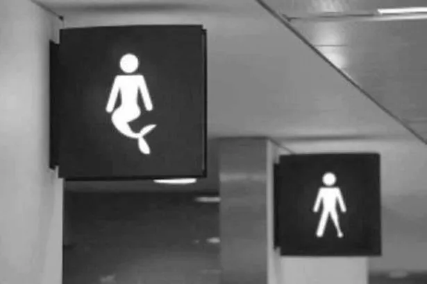 20 Tanda Toilet Paling Kreatif di Dunia. Ada yang Lucu, Ada Juga yang Nyindir Cewek Banget 27