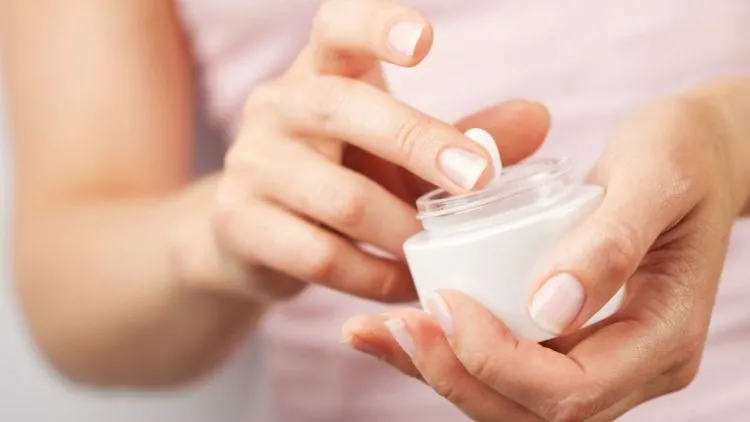 7 Trik Jitu Ngakalin Kuku Bantet Biar Makin Lentik dan Cantik. Cewek-cewek Kudu Coba! 10