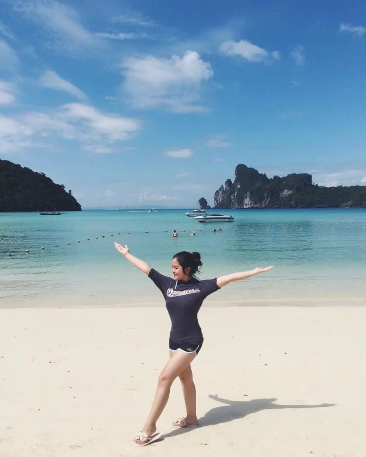 Dear Cewek Mungil dan Berpipi Chubby, 15 Style Tasya Kamila Ini Cute dan Elegan Buatmu 23