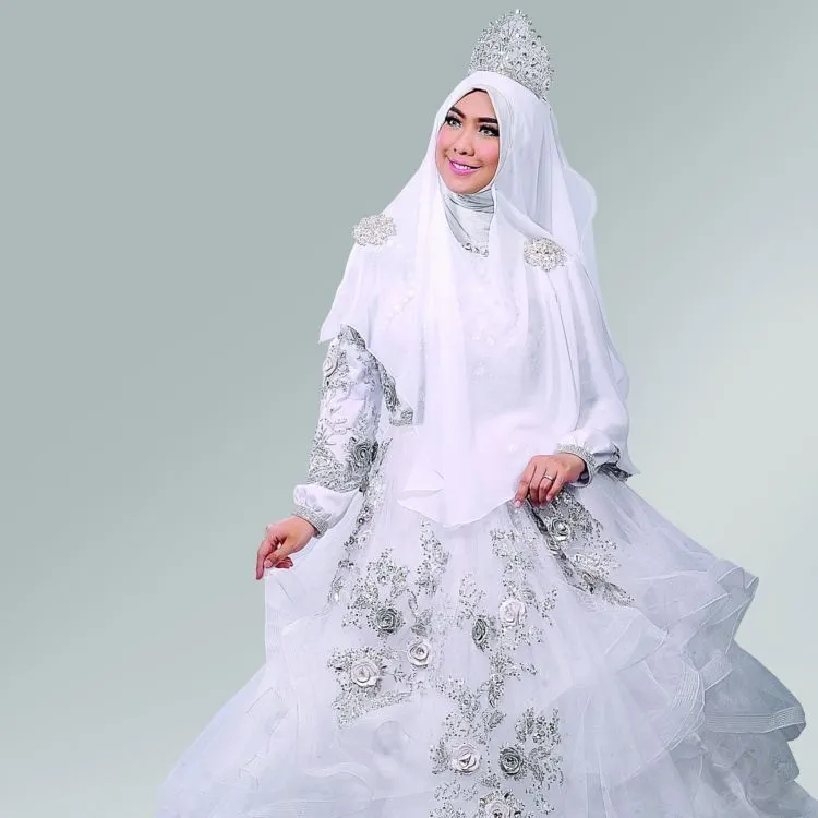 15 Inspirasi Gaun Pernikahan Syar'i Simple tapi Elegan 20