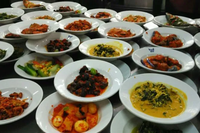 Mengapa Warung Makan Padang Ada di Seluruh Penjuru Indonesia? Ini Nih Alasannya! 12