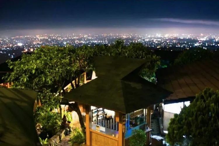 Menikmati Kota Bandung dari Ketinggian, 7 Cafe Ini Bisa Memanjakanmu Bersama Pasangan! 14