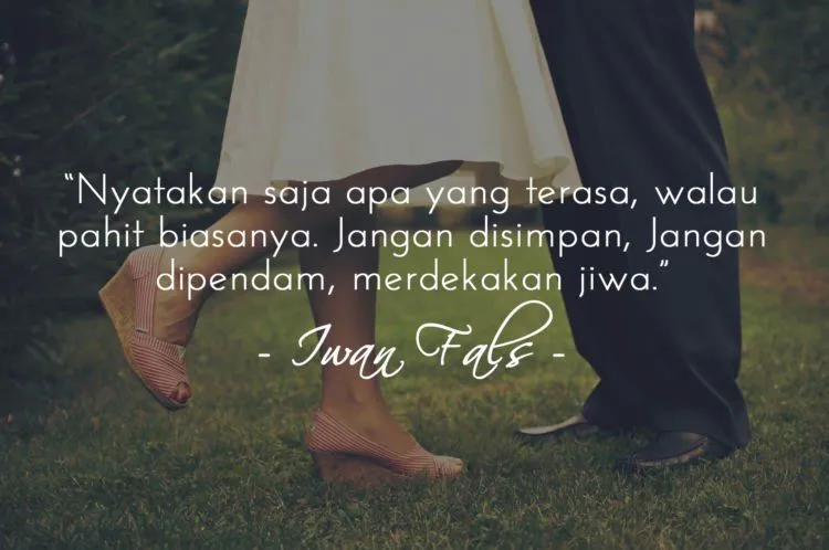 15 Petikan Lirik Lagu Iwan Fals yang Bikin Nyesek. Biar Kamu Lebih Bisa Menghormati Rasa Rindu 17