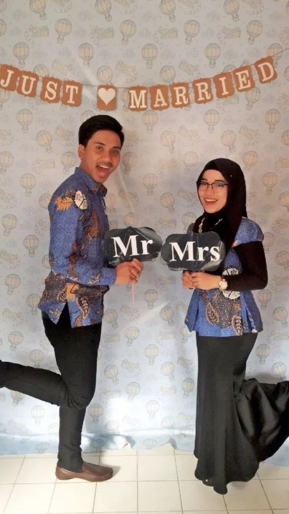 Agar Kondanganmu Tak Biasa, Kenakan Batik Sarimbit Antimainstream Ini Bareng Pasangan! 19