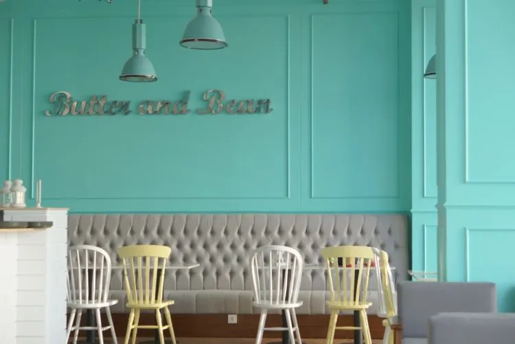12 Tempat Nongkrong di Surabaya yang Asik & Estetik 22 kafe surabaya