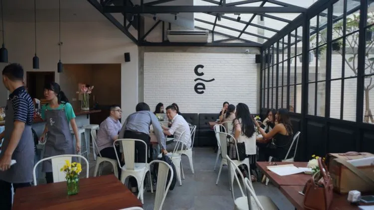 12 Tempat Nongkrong di Surabaya yang Asik & Estetik 16 kafe surabaya