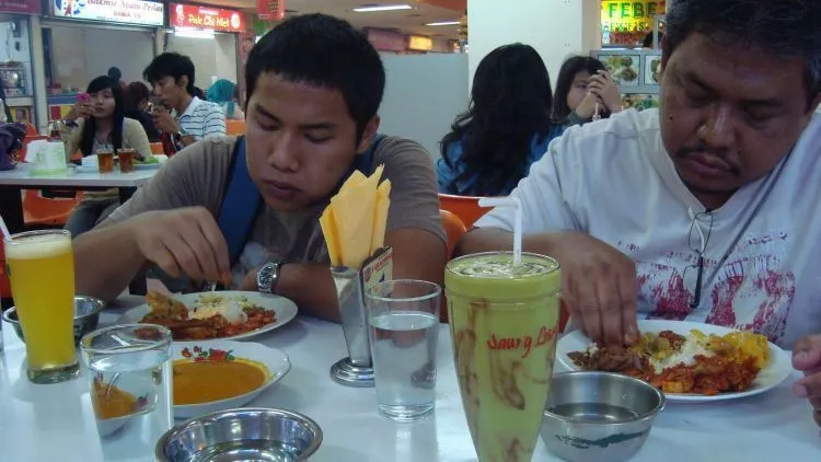Mengapa Warung Makan Padang Ada di Seluruh Penjuru Indonesia? Ini Nih Alasannya! 13