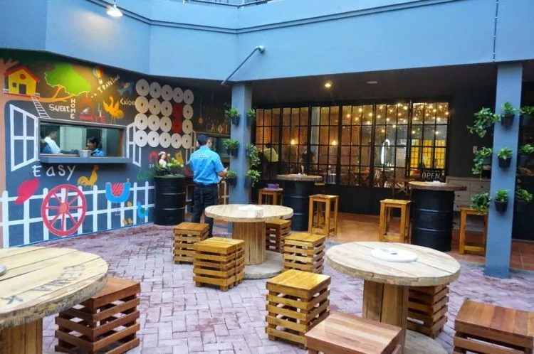 12 Tempat Nongkrong di Surabaya yang Asik & Estetik 23 kafe surabaya