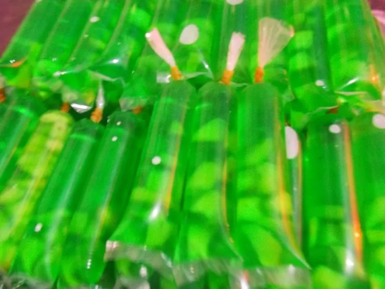Nostalgia Yuk Sama Es Lilin Favorit Masa Kecil! Intip Cara Bikinnya Lewat 13 Kreasi Ini 17