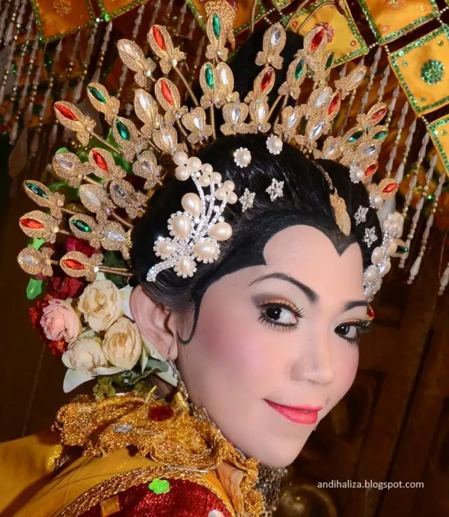 Meski Berat dan Bikin Pusing, 9 Mahkota Pengantin Adat ini Memang Bikin Anggun dan Elegan 13
