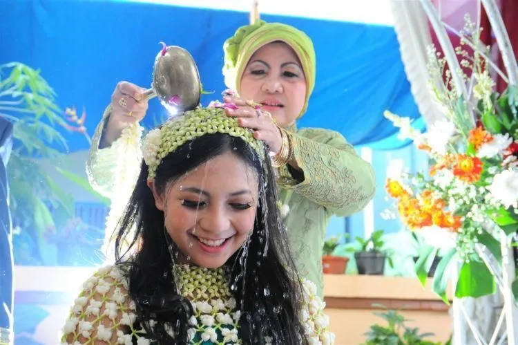 Karena Siraman Lebih dari Seru-Seruan. 7 Hal Ini Menjawab Makna Filosofi dalam Setiap Tahapan 8
