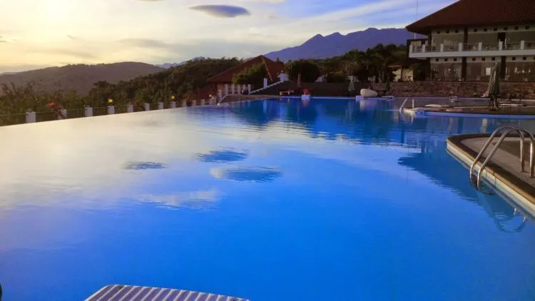 10 Kolam Renang Infinity dengan Pemandangan Terbaik. Nikmati Bersama Pasangan Tambah Asik! 16