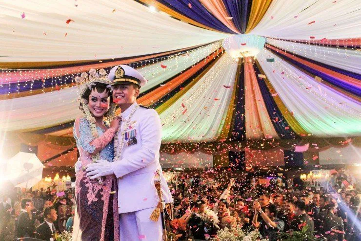 15 Foto Inspirasi Pernikahan Pedang Pora, Tak Bingung Lagi Paduan Warna Busananya 29