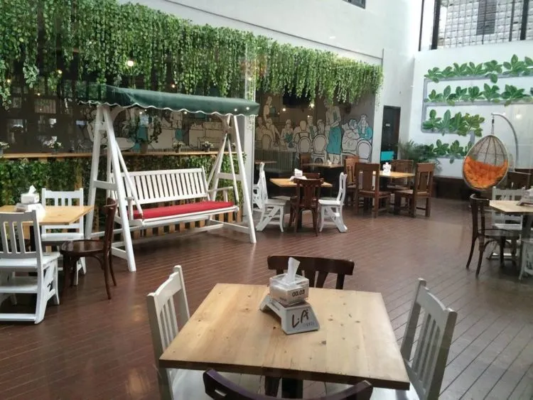 12 Tempat Nongkrong di Surabaya yang Asik & Estetik 24 Tempat Nongkrong di Surabaya