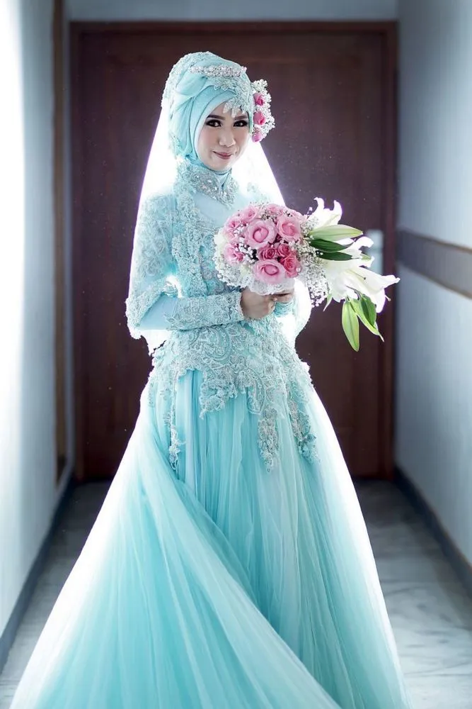 15 Inspirasi Gaun Pernikahan Syar'i Simple tapi Elegan 24