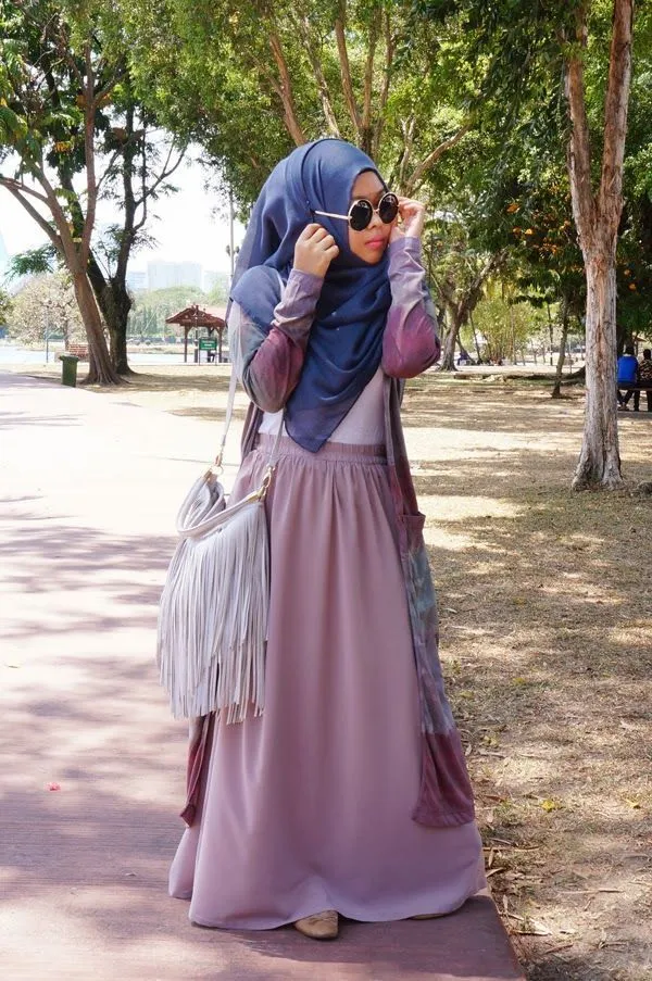 Sesekali Boleh Lho, Pakai Rok Panjang Buat ke Kampus. Agar Tak Melulu Jeans dan Kemeja Terus 13