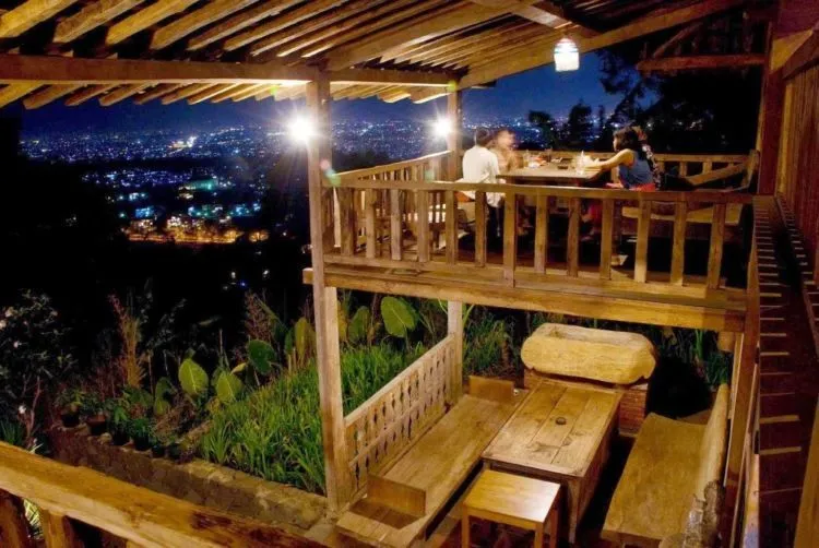 Menikmati Kota Bandung dari Ketinggian, 7 Cafe Ini Bisa Memanjakanmu Bersama Pasangan! 12