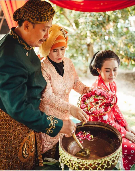 Karena Siraman Lebih dari Seru-Seruan. 7 Hal Ini Menjawab Makna Filosofi dalam Setiap Tahapan 7