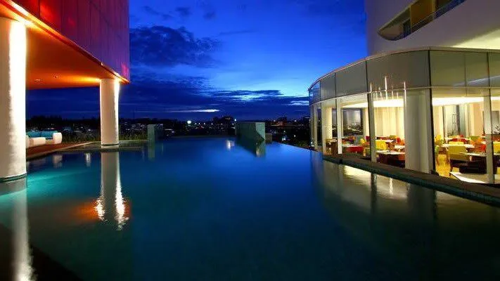 10 Kolam Renang Infinity dengan Pemandangan Terbaik. Nikmati Bersama Pasangan Tambah Asik! 19