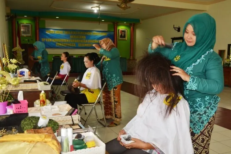 Make Up Artist Pengantin Kok Tarifnya Mahal Ya? Simak Dulu 11 Alasan Ini Untuk Tahu Kenapa 21