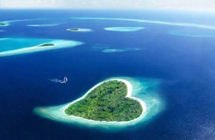 Selalu Ada Cinta Di Pulo Cinta. Perkenalkan, Sekeping Surga di Indonesia yang Menunggumu Bareng Si Cinta! 9