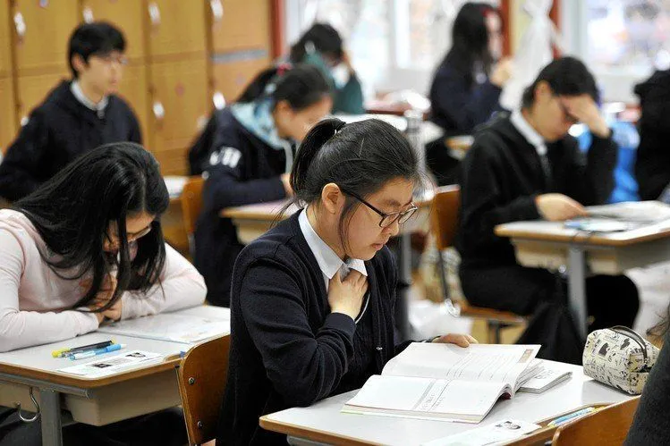7 Kalimat Buat Nge Puk-puk Mama yang Sering Tanya, 'Dek, Calon Mantu Mama Mana?' 11