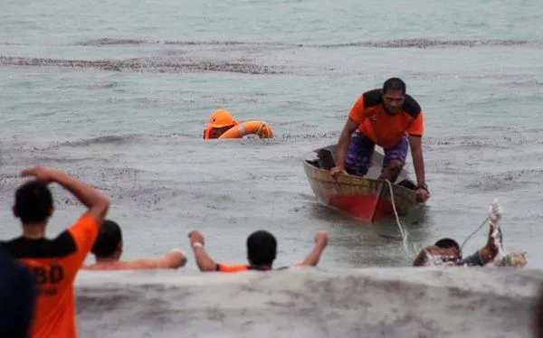 Kapal Tenggelam di Tanjung Pinang. 10 Nyawa Melayang, Semoga yang Hilang Segera Ditemukan! 10