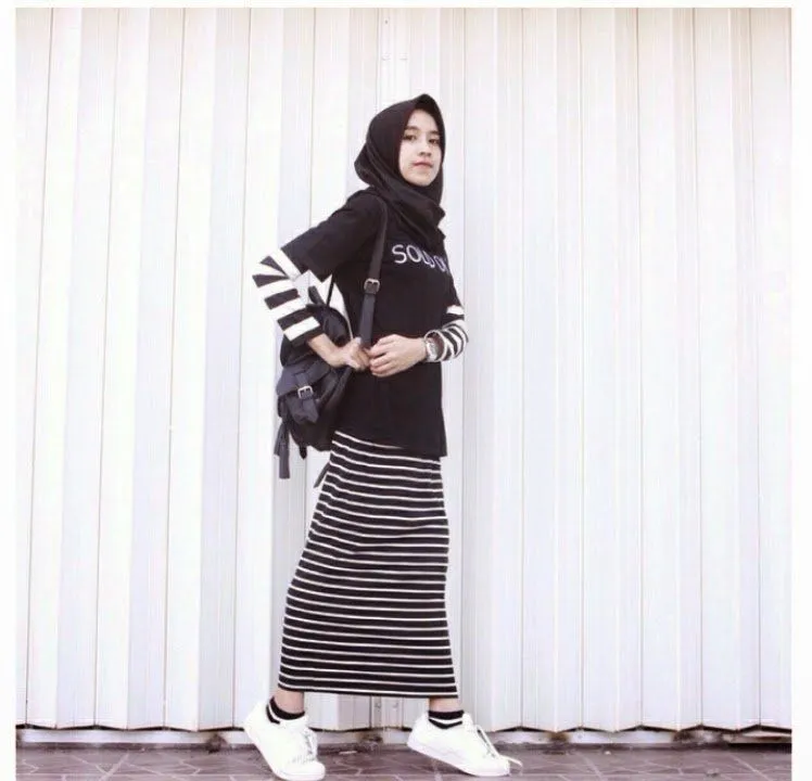 Sesekali Boleh Lho, Pakai Rok Panjang Buat ke Kampus. Agar Tak Melulu Jeans dan Kemeja Terus 14