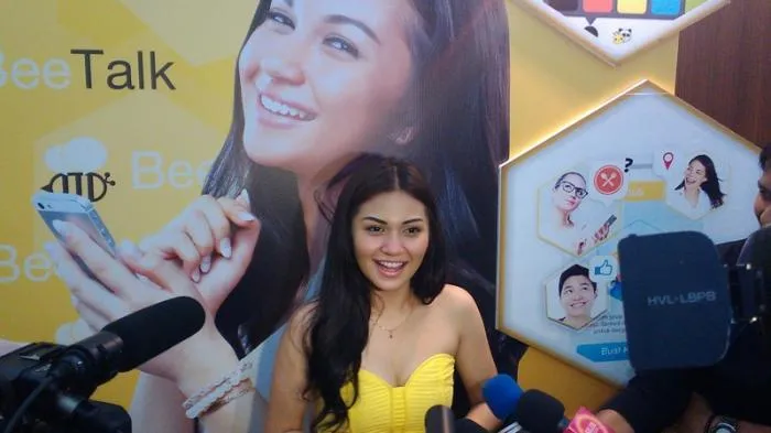 Sesama Suka Dibilang Tampil Terlalu Dewasa, Lebih Cakep Nikita Willy atau Ariel Tatum? 24