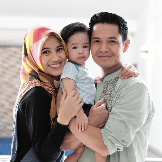 Setelah Kamu Baca Kisah Cinta 8 Pasangan Ini, Dijamin Kamu Nggak Ingin Sendiri Lagi 11