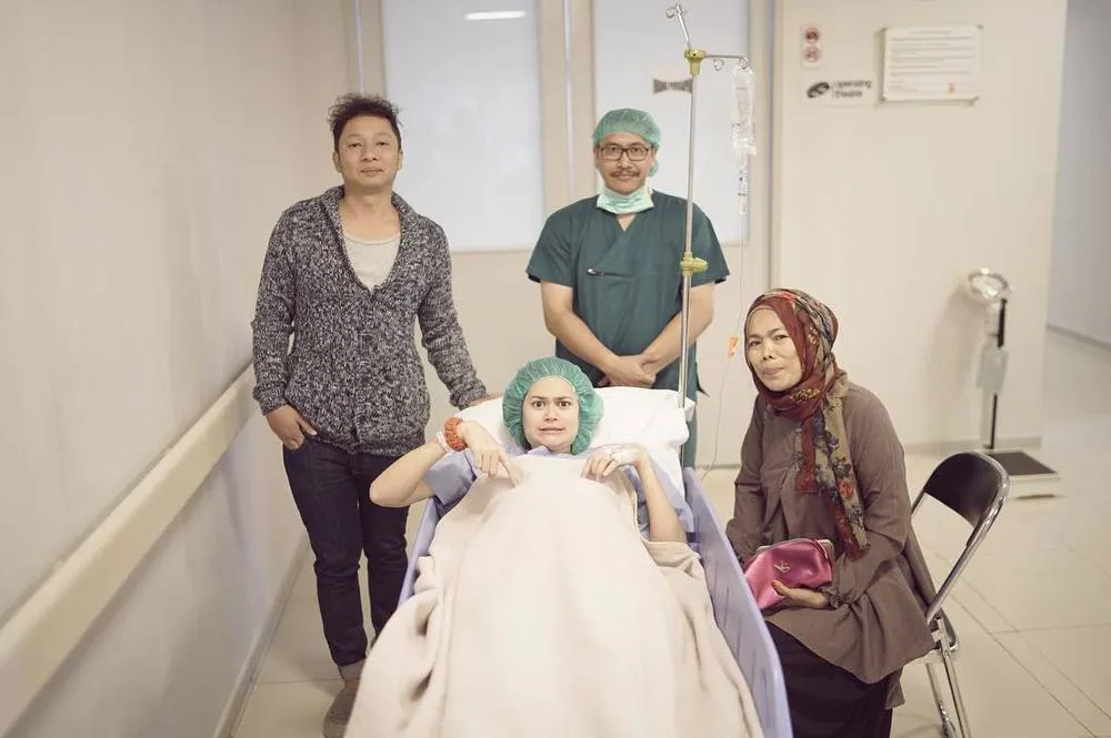 Setelah Kamu Baca Kisah Cinta 8 Pasangan Ini, Dijamin Kamu Nggak Ingin Sendiri Lagi 13