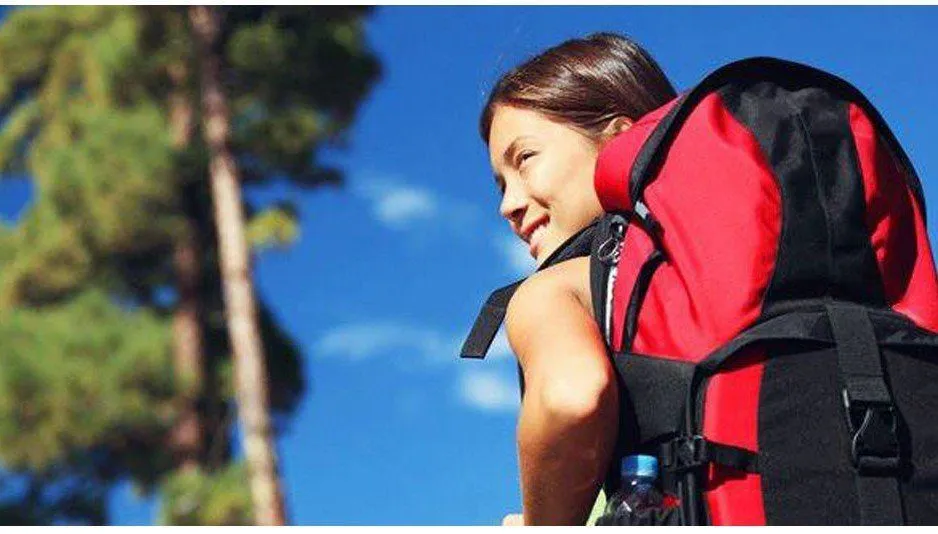 Ini 7 Alasan Kenapa Wanita yang Suka Backpacking Lebih Menarik