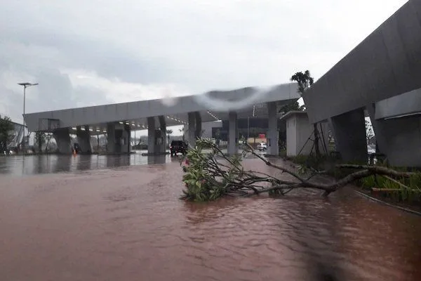 Terminal Bandara Bertaraf Internasional, Digadang-Gadang Mampu Jadi Saingan, tapi Kalah Sama Hujan 9