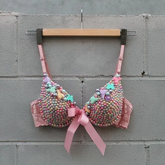Ladies, Lindungi Aset Berhargamu! 12 Bra yang Nggak Biasa Ini Akan Buatmu Tampil Beda 27