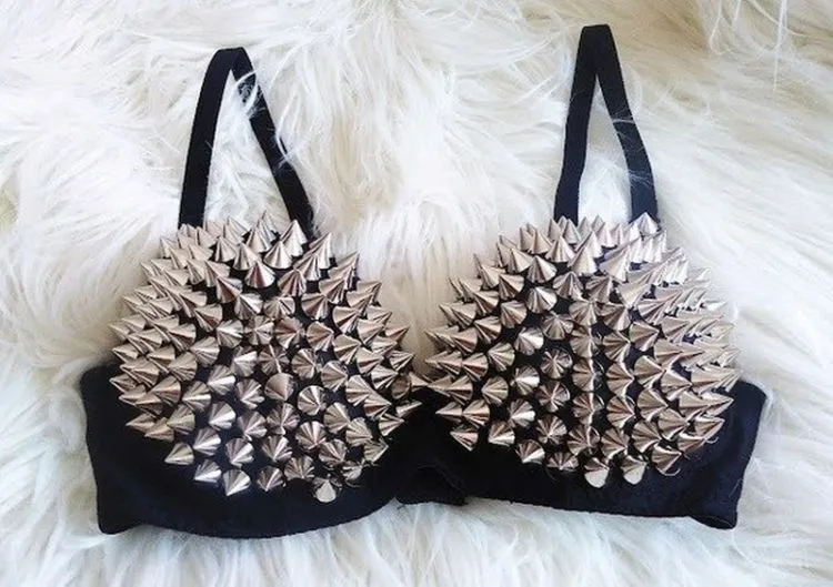 Ladies, Lindungi Aset Berhargamu! 12 Bra yang Nggak Biasa Ini Akan Buatmu Tampil Beda 28