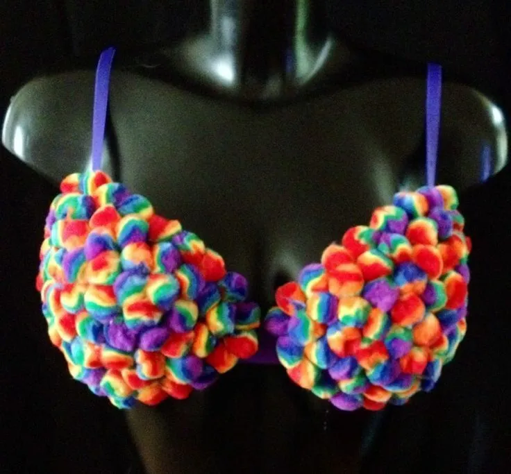 Ladies, Lindungi Aset Berhargamu! 12 Bra yang Nggak Biasa Ini Akan Buatmu Tampil Beda 25