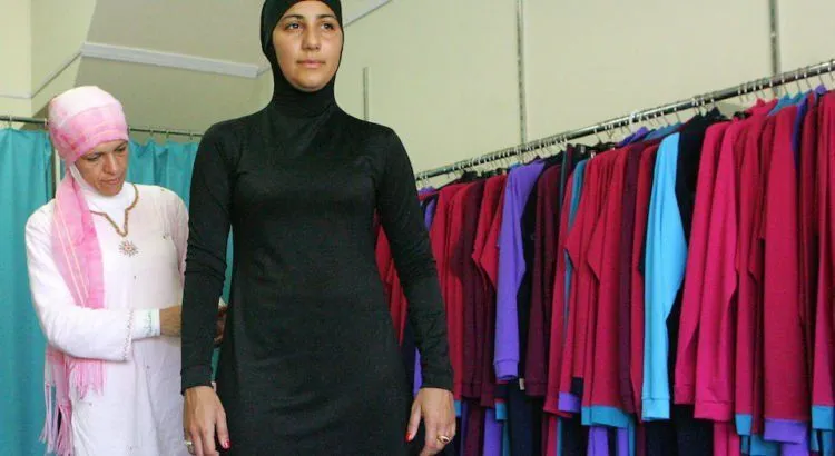 Mengenal Lebih Jauh Pakaian Renang Muslimah Menutup Aurat; Burkini 7