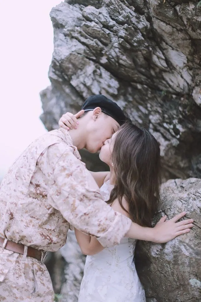 Yang Ngaku Fans K-Drama Descendants of The Sun, Berani Foto Prewedding Seperti Ini? 14