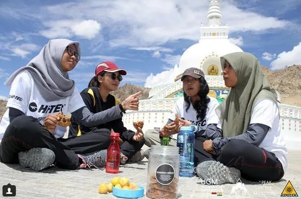 Indonesia Kembali Berbangga. Empat Srikandi UGM Mampu Kibarkan Merah Putih di Puncak Himalaya! 8