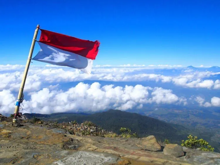 Gunung Barujari di Rinjani Meletus. Pendaki Panik Jelang 17 Agustus! 10