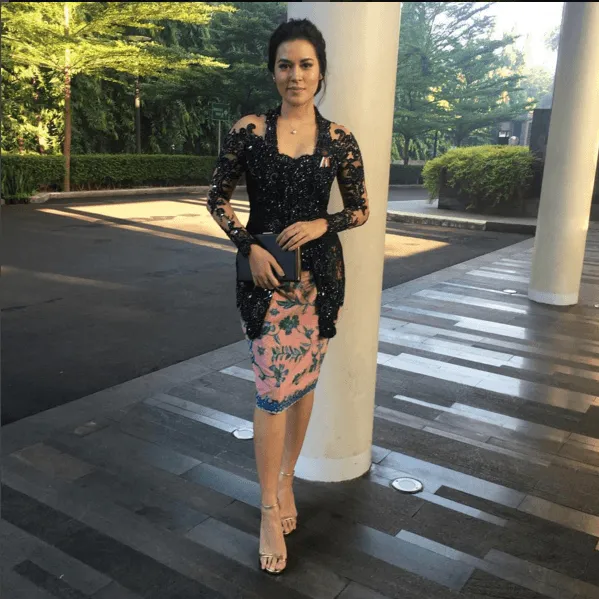 Mana yang Lebih Bikin Gagal Fokus, Cantiknya Raisa Berkebaya atau Kaki Kiri Kaka Slank? 5