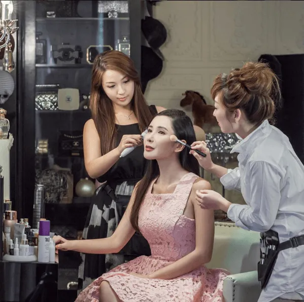 Jamie Chua, Sosialita Kelewat Kaya Bergaya Hidup Milyaran. Syahrini Aja Kalah Telak! 11