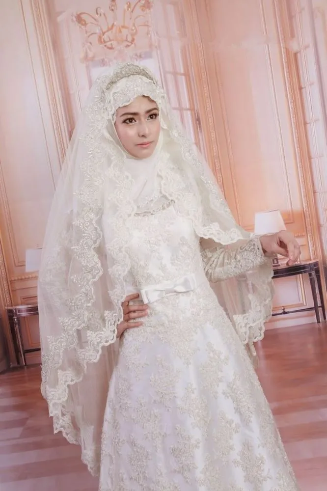 15 Inspirasi Gaun Pernikahan Syar'i Simple tapi Elegan 16