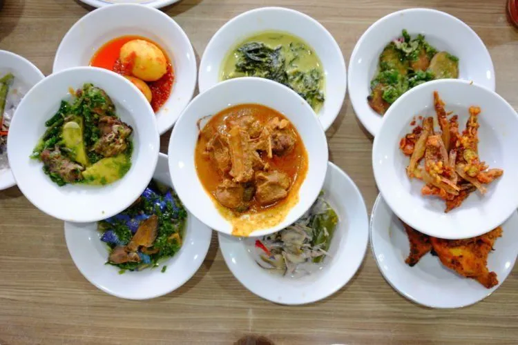 Mengapa Warung Makan Padang Ada di Seluruh Penjuru Indonesia? Ini Nih Alasannya! 11