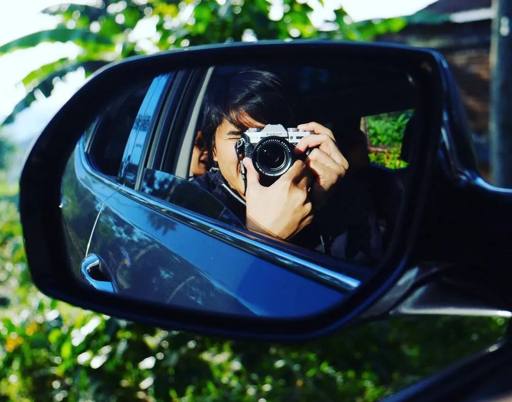 Tanpa Perlu Ganteng Dulu, 10 Pose Selfie Ala Duta 'SO7' Ini Bisa Cowok-cowok Tiru 11