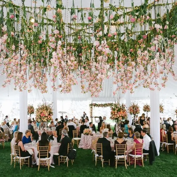 20 Inspirasi Tenda Resepsi yang Cantik dan Berkesan Mewah, Meskipun Disewa dengan Harga Murah 39