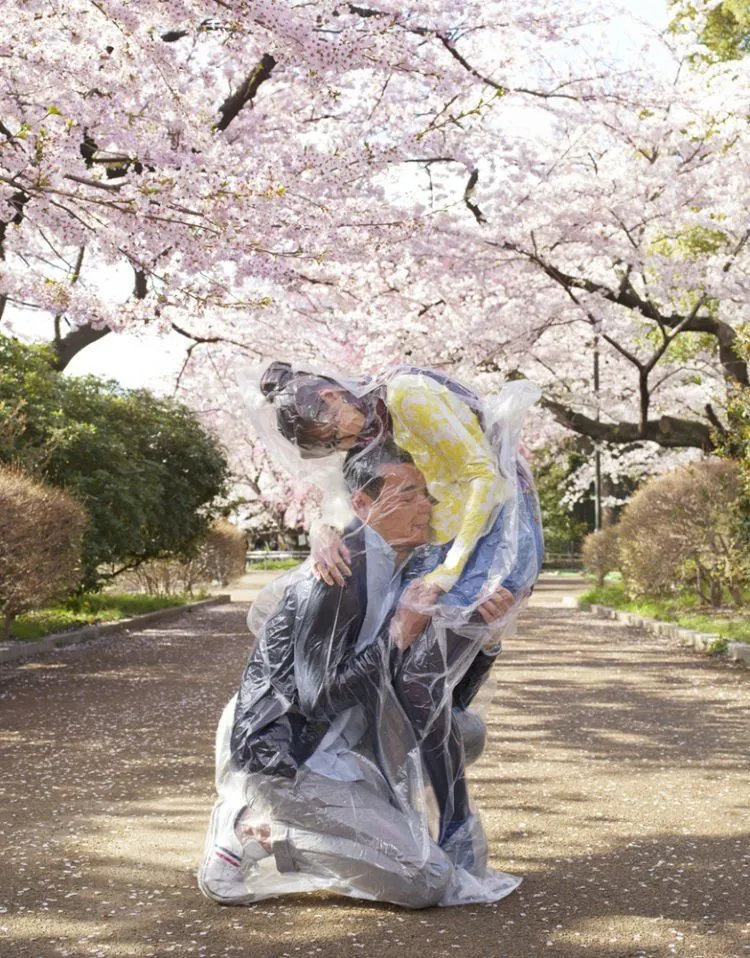 Yang Lagi Nyari Ide Foto Pasangan, Coba Teknik Flesh Love dari Jepang Ini. Keren dan Menegangkan! 8