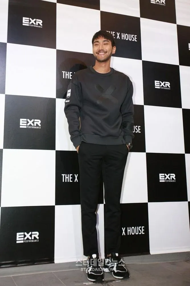 Selain Ganteng Dan Multitalenta, Gaya Choi Siwon Tak Pernah Gagal Bikin Cewek Kesengsem 25